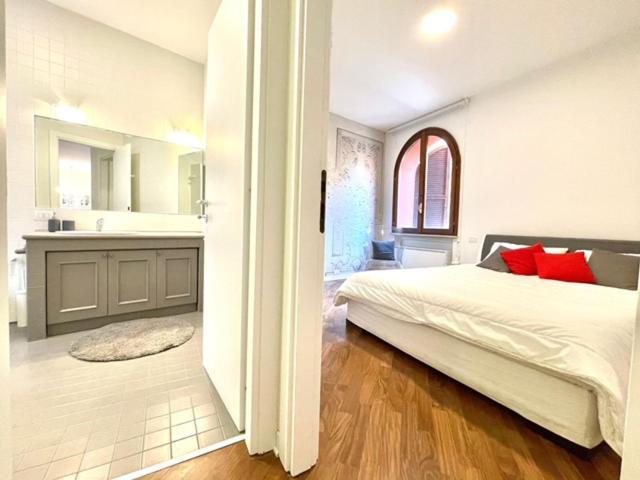 Domus Verona - Ampia Moderna Casa Su 2 Piani Nel Cuore Di Verona Bagian luar foto