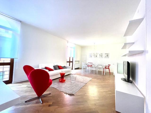 Domus Verona - Ampia Moderna Casa Su 2 Piani Nel Cuore Di Verona Bagian luar foto