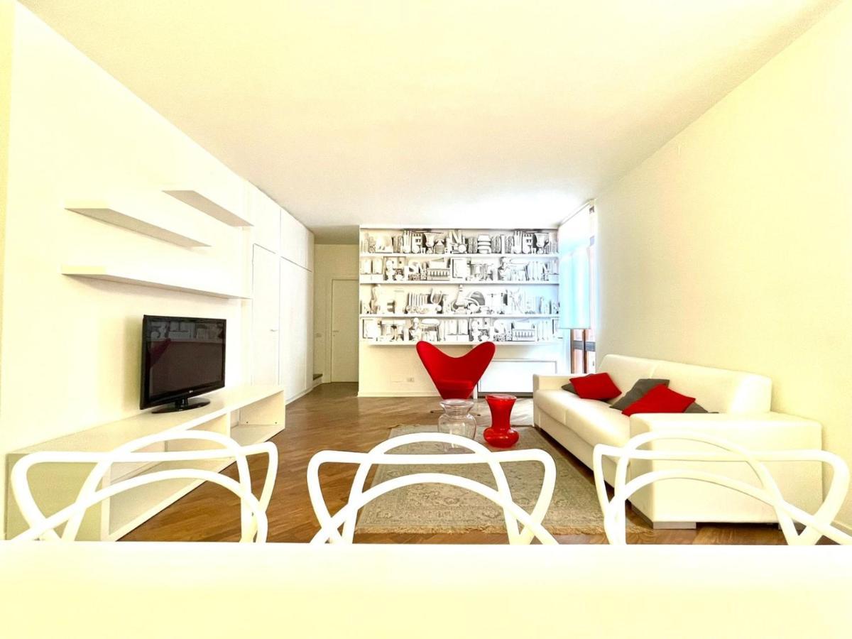 Domus Verona - Ampia Moderna Casa Su 2 Piani Nel Cuore Di Verona Bagian luar foto