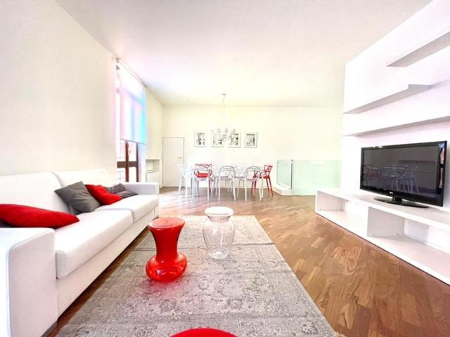 Domus Verona - Ampia Moderna Casa Su 2 Piani Nel Cuore Di Verona Bagian luar foto