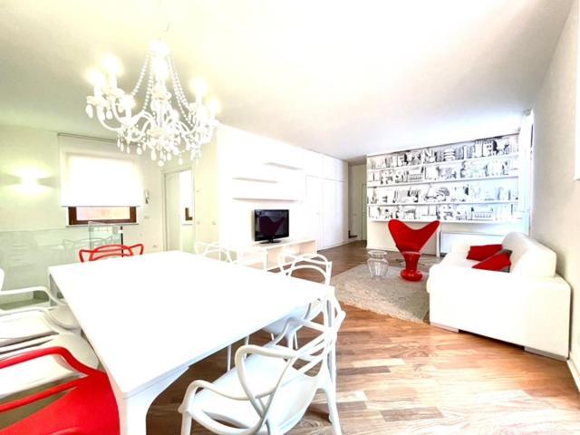 Domus Verona - Ampia Moderna Casa Su 2 Piani Nel Cuore Di Verona Bagian luar foto