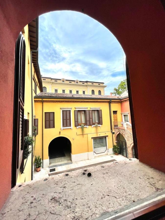 Domus Verona - Ampia Moderna Casa Su 2 Piani Nel Cuore Di Verona Bagian luar foto