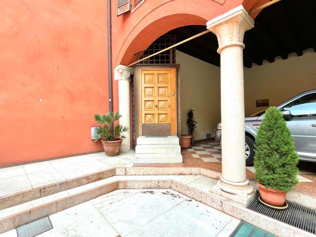 Domus Verona - Ampia Moderna Casa Su 2 Piani Nel Cuore Di Verona Bagian luar foto